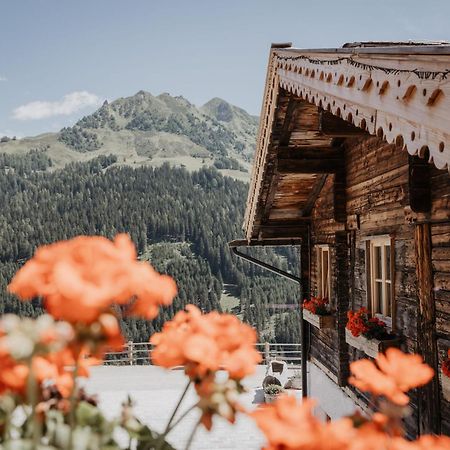 Peer Alm Hotel Navis Buitenkant foto