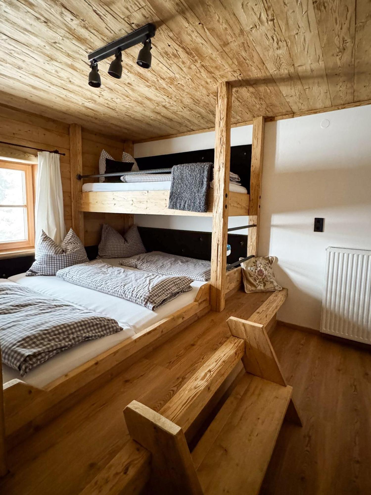 Peer Alm Hotel Navis Buitenkant foto