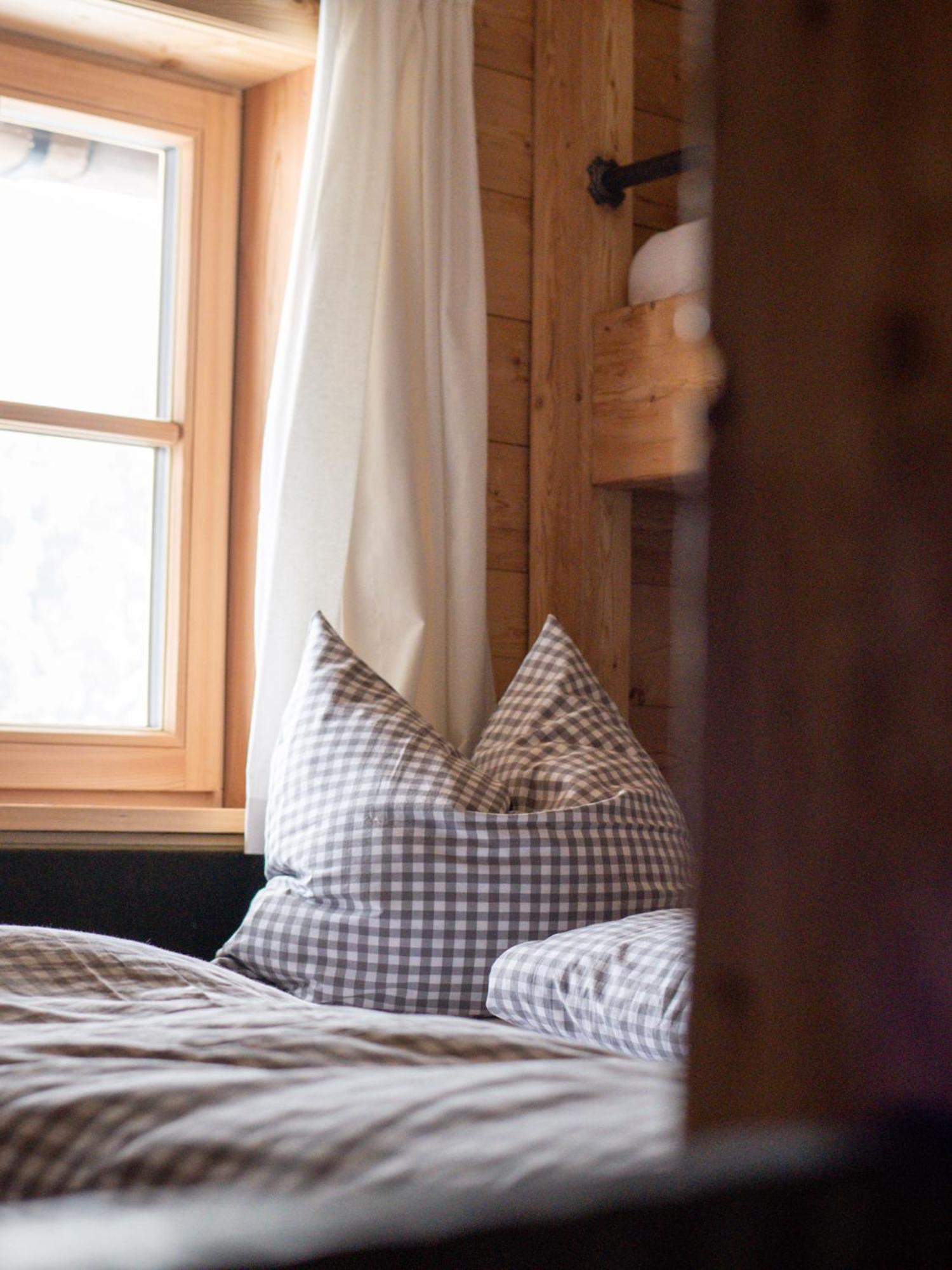 Peer Alm Hotel Navis Buitenkant foto