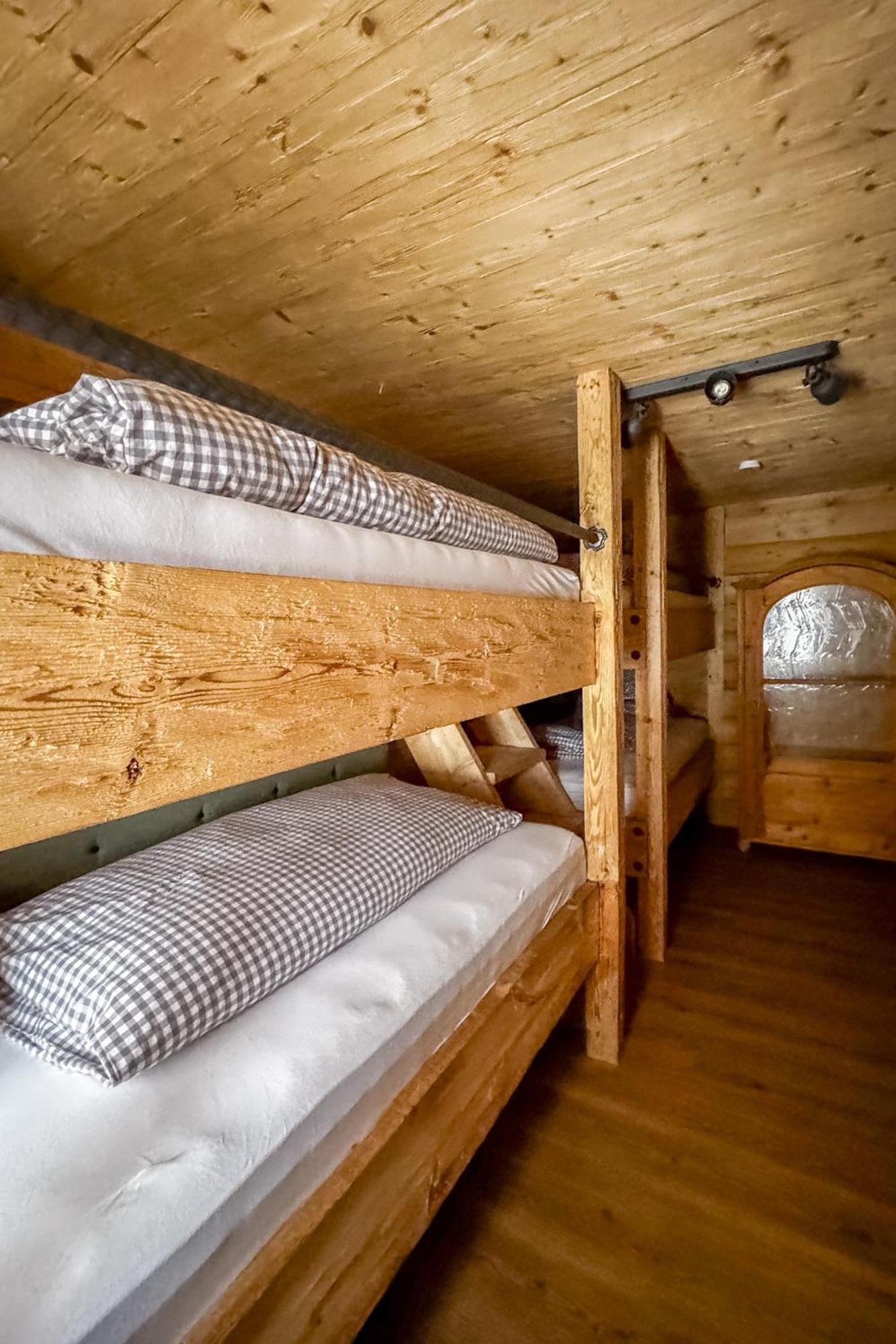 Peer Alm Hotel Navis Buitenkant foto