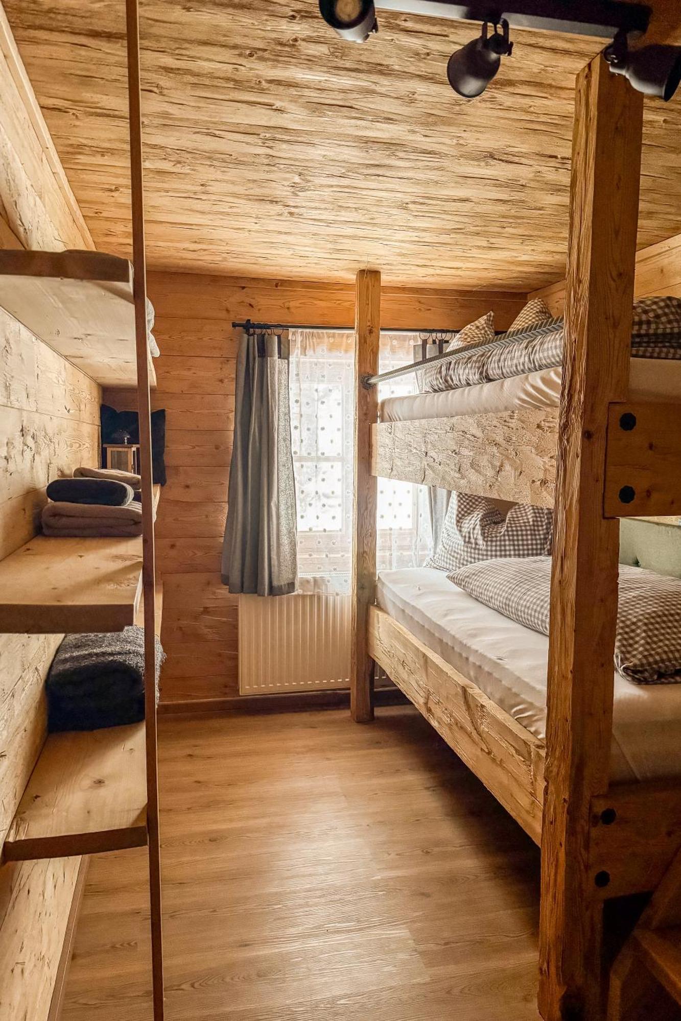 Peer Alm Hotel Navis Buitenkant foto