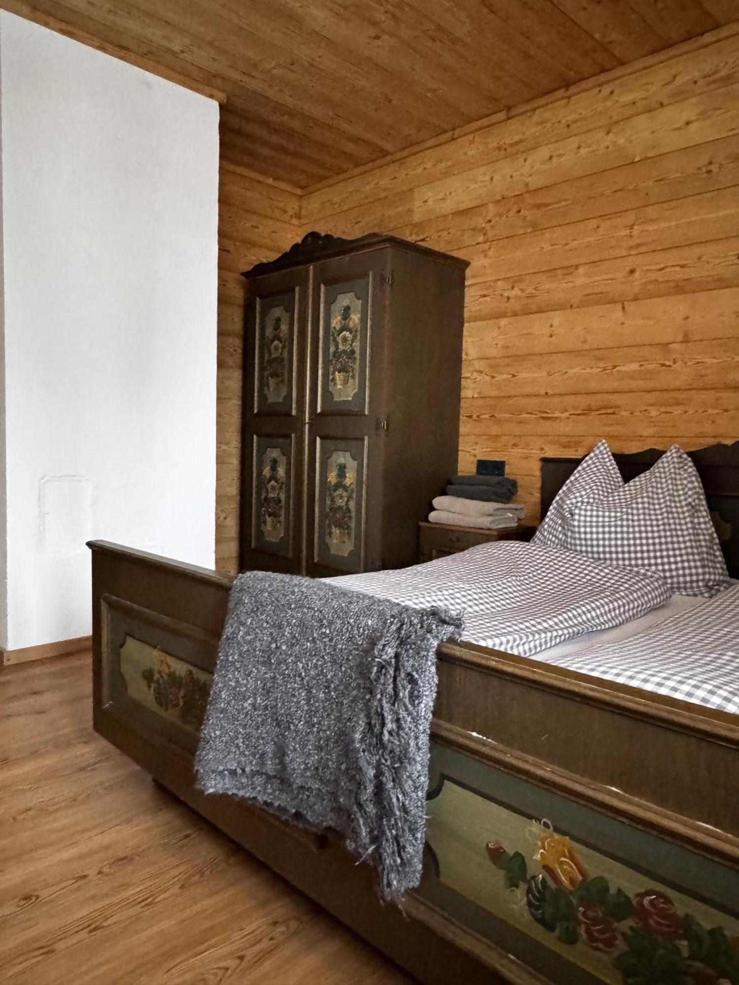 Peer Alm Hotel Navis Buitenkant foto