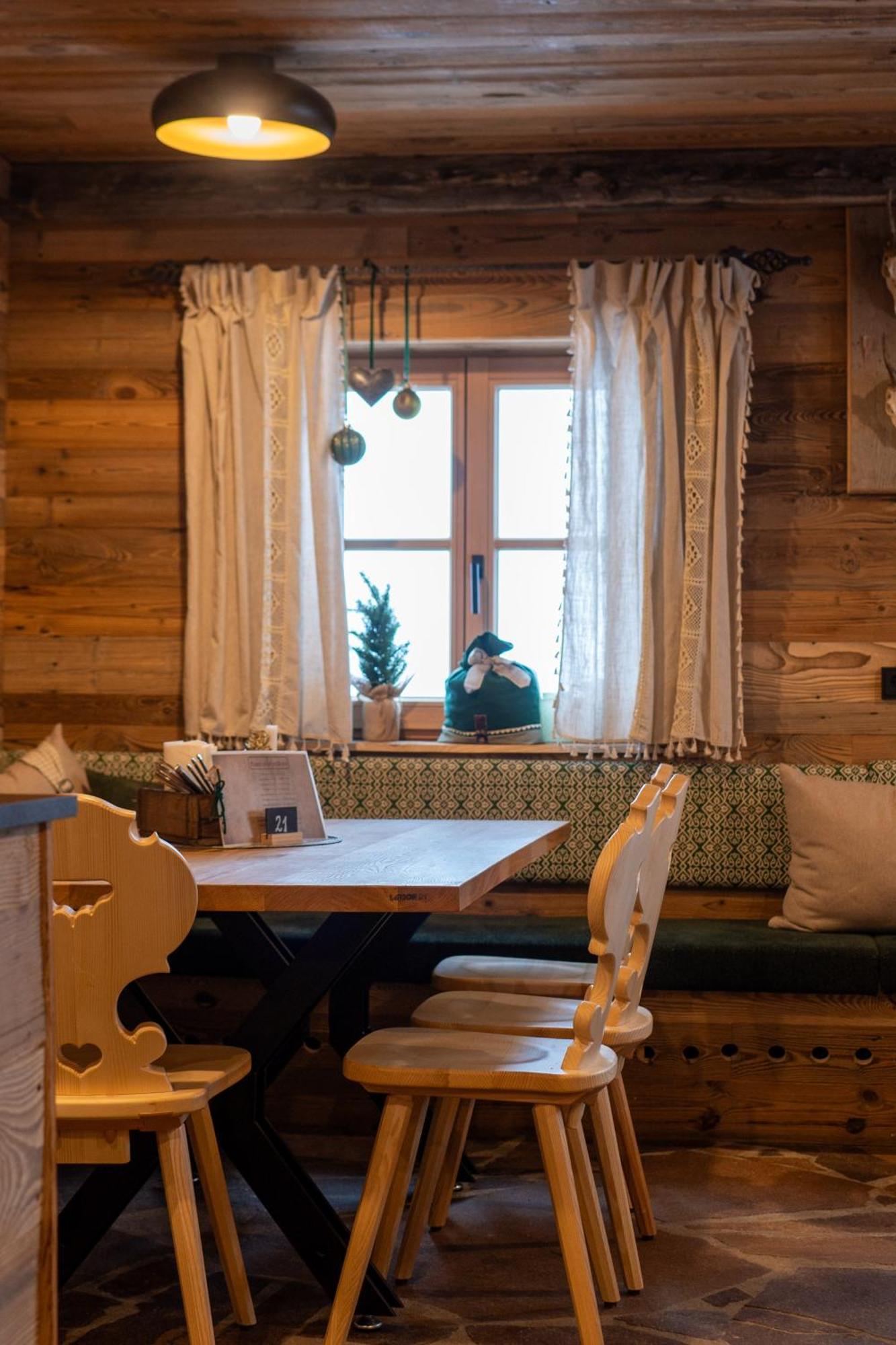 Peer Alm Hotel Navis Buitenkant foto