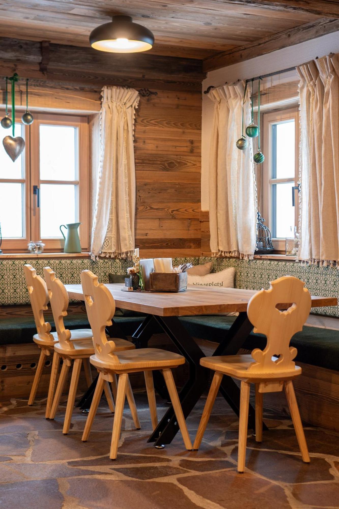 Peer Alm Hotel Navis Buitenkant foto