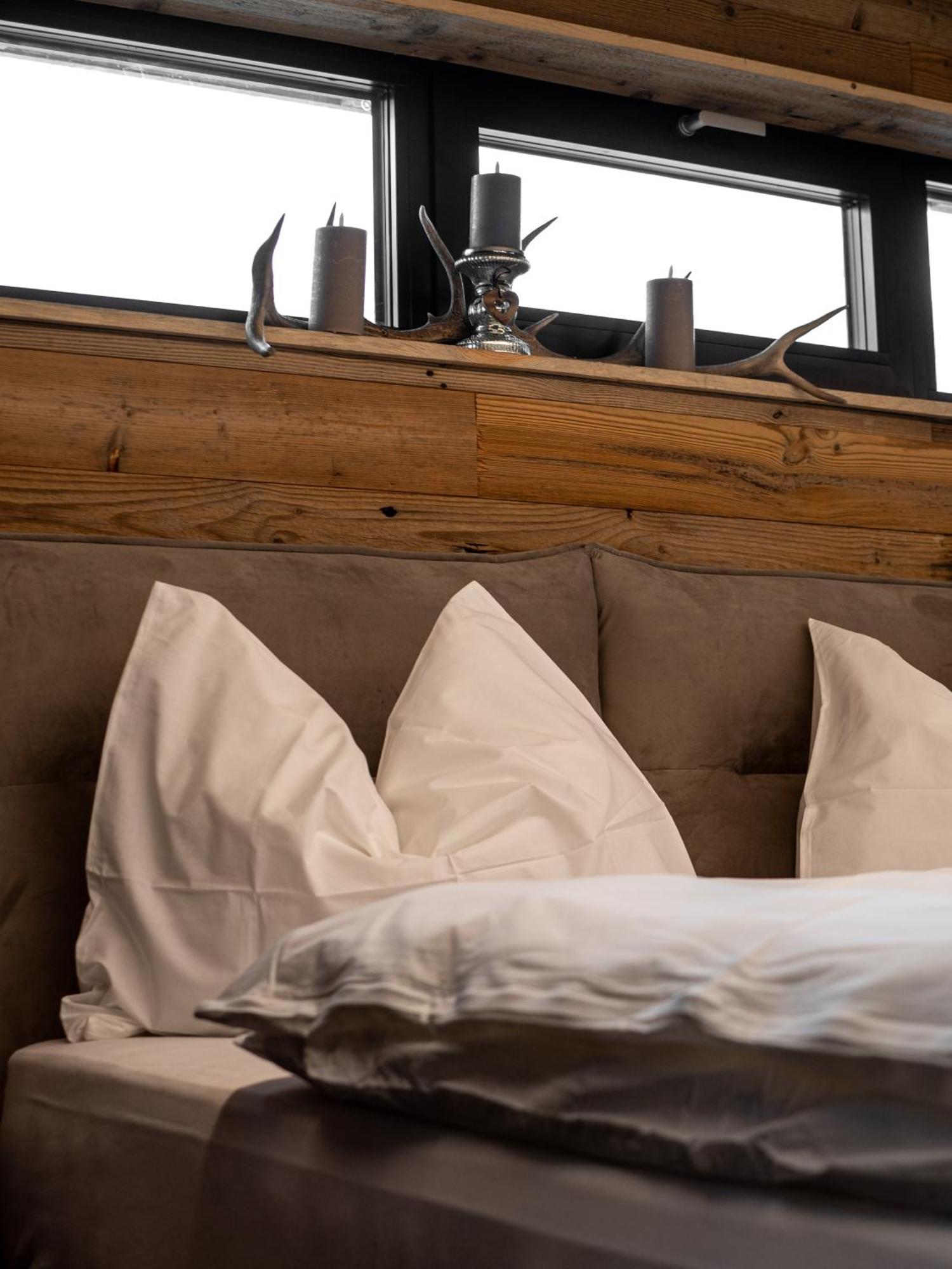 Peer Alm Hotel Navis Buitenkant foto