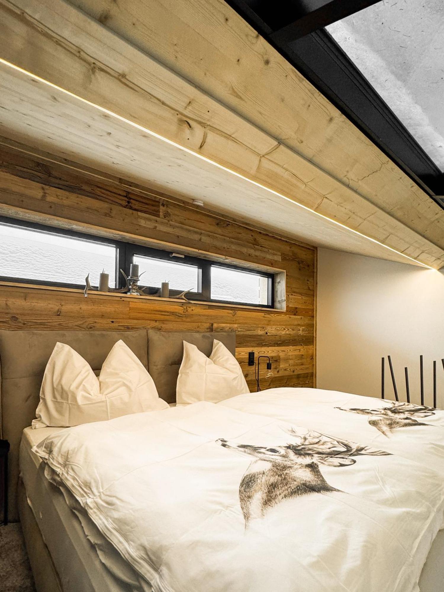 Peer Alm Hotel Navis Buitenkant foto