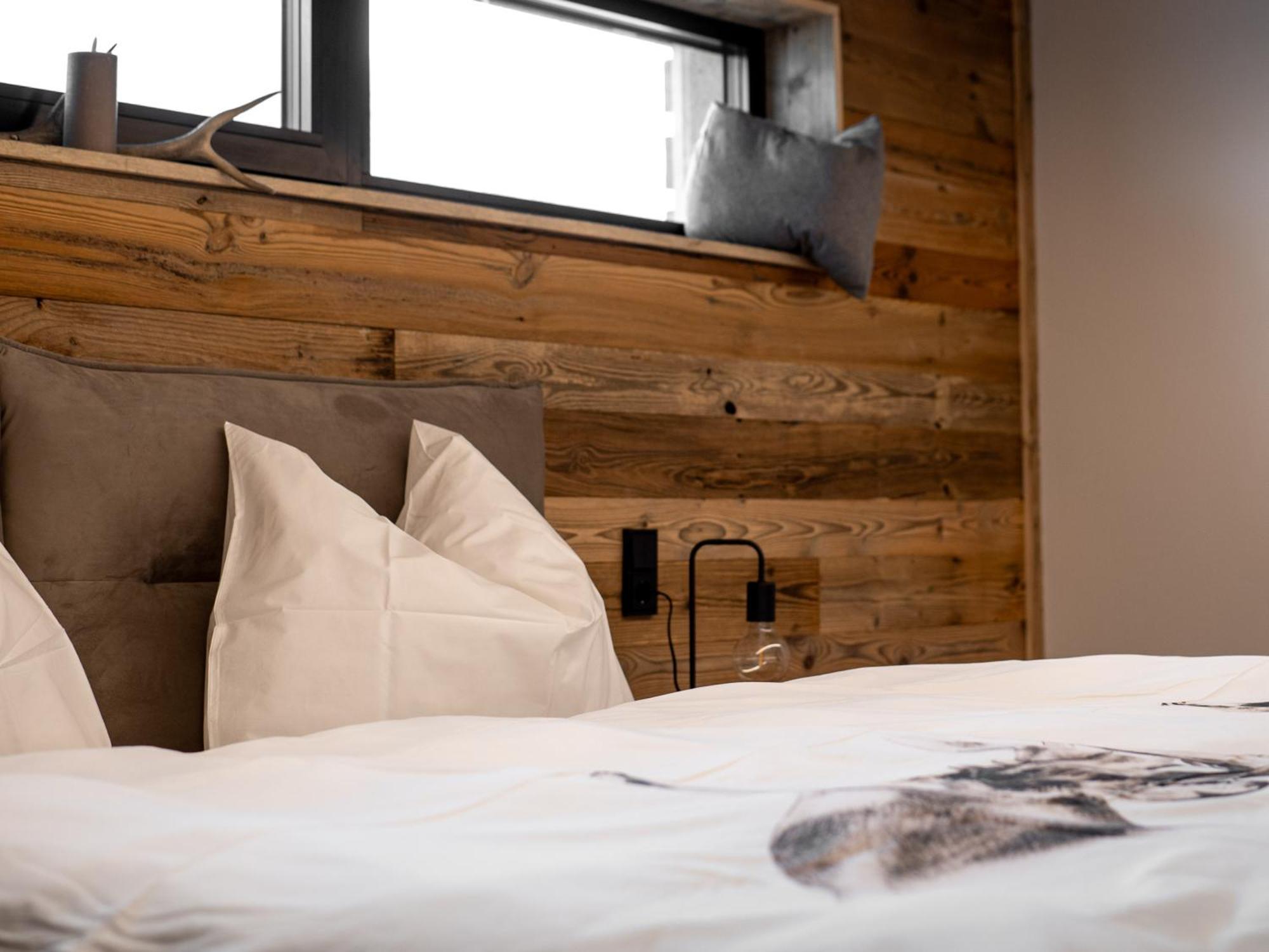 Peer Alm Hotel Navis Buitenkant foto