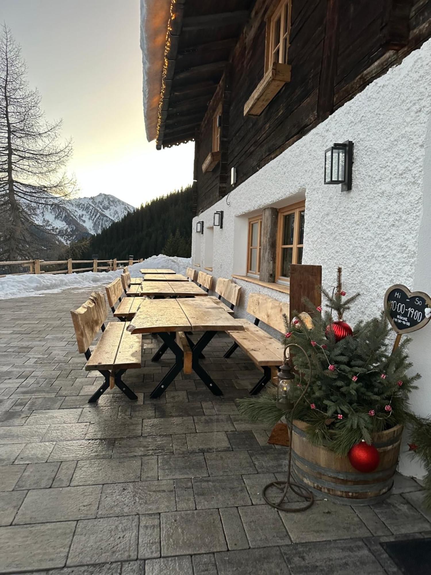 Peer Alm Hotel Navis Buitenkant foto