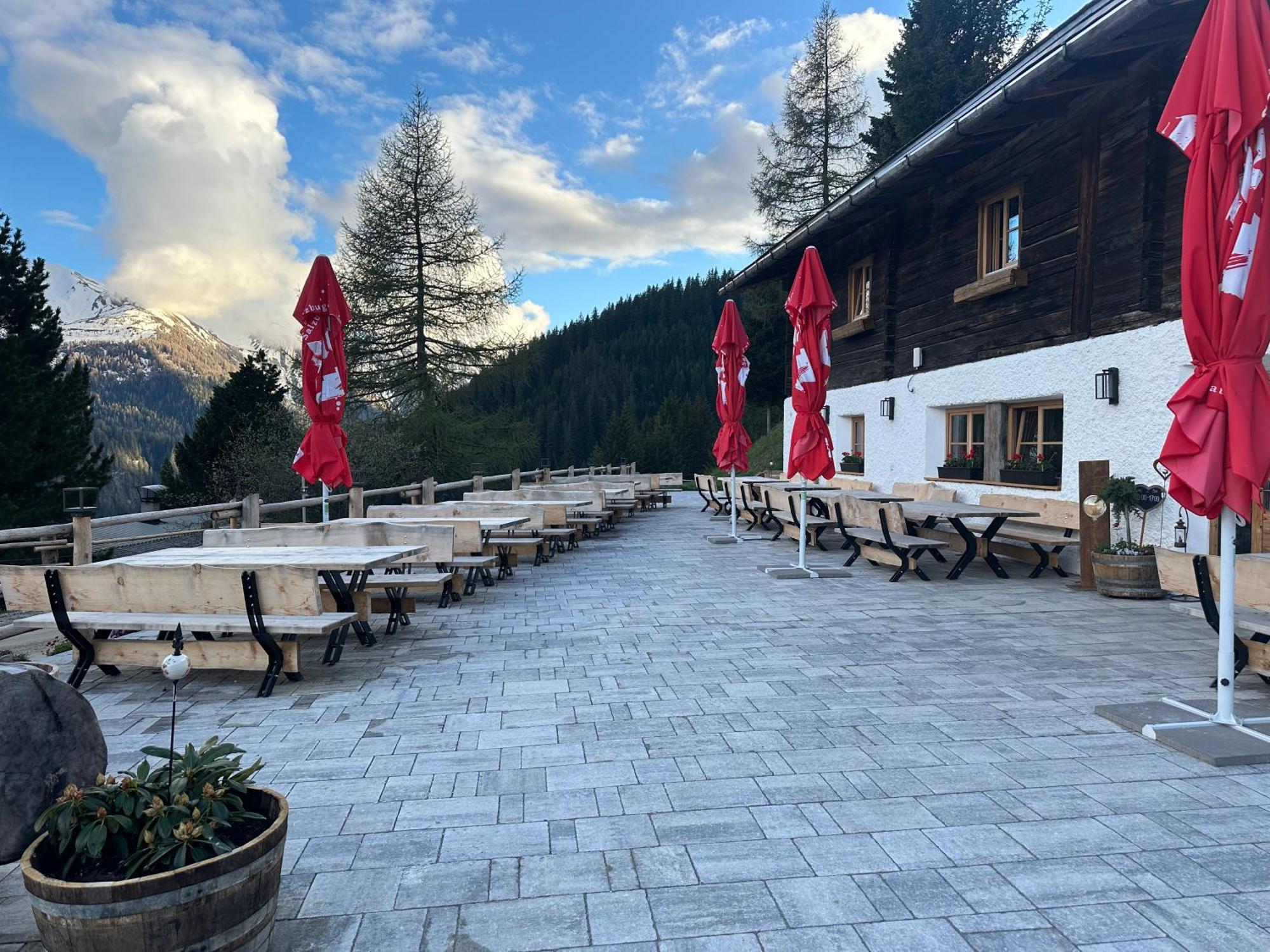 Peer Alm Hotel Navis Buitenkant foto