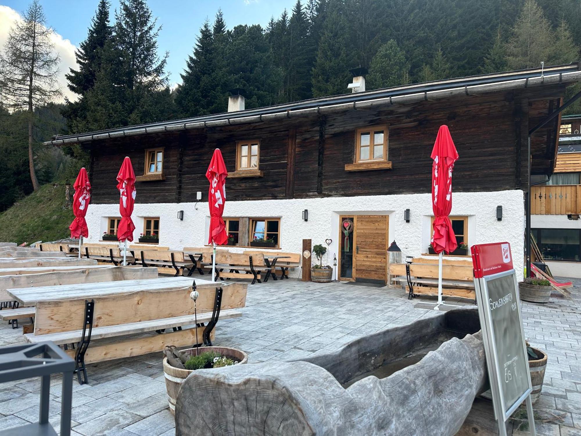 Peer Alm Hotel Navis Buitenkant foto