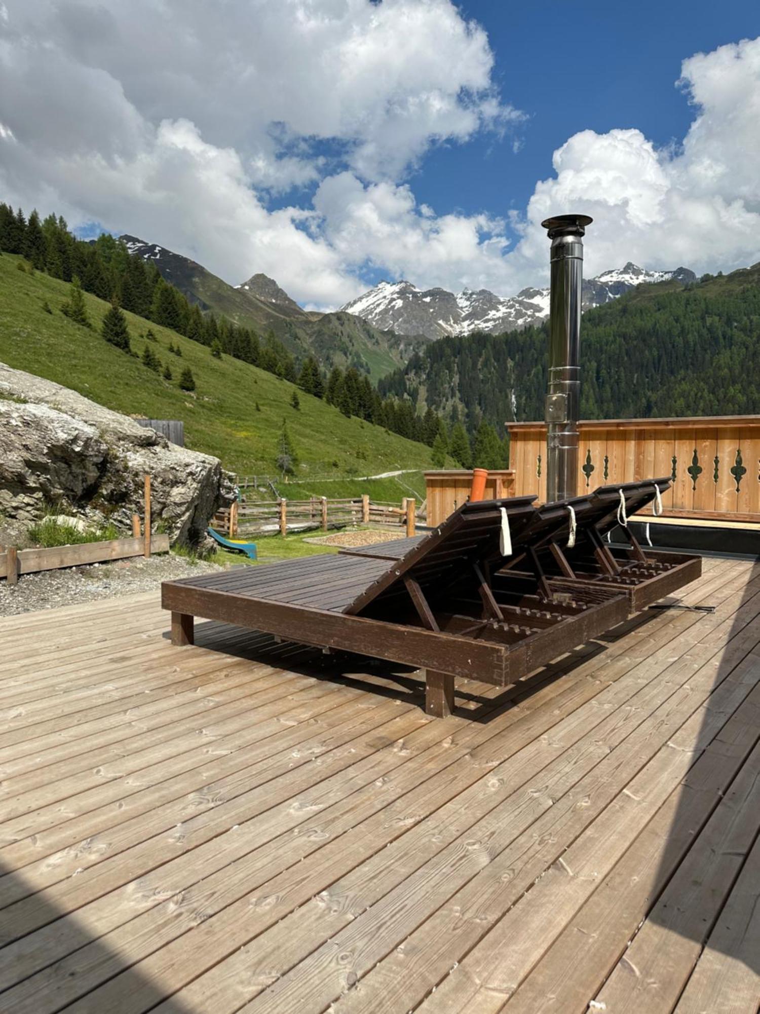 Peer Alm Hotel Navis Buitenkant foto