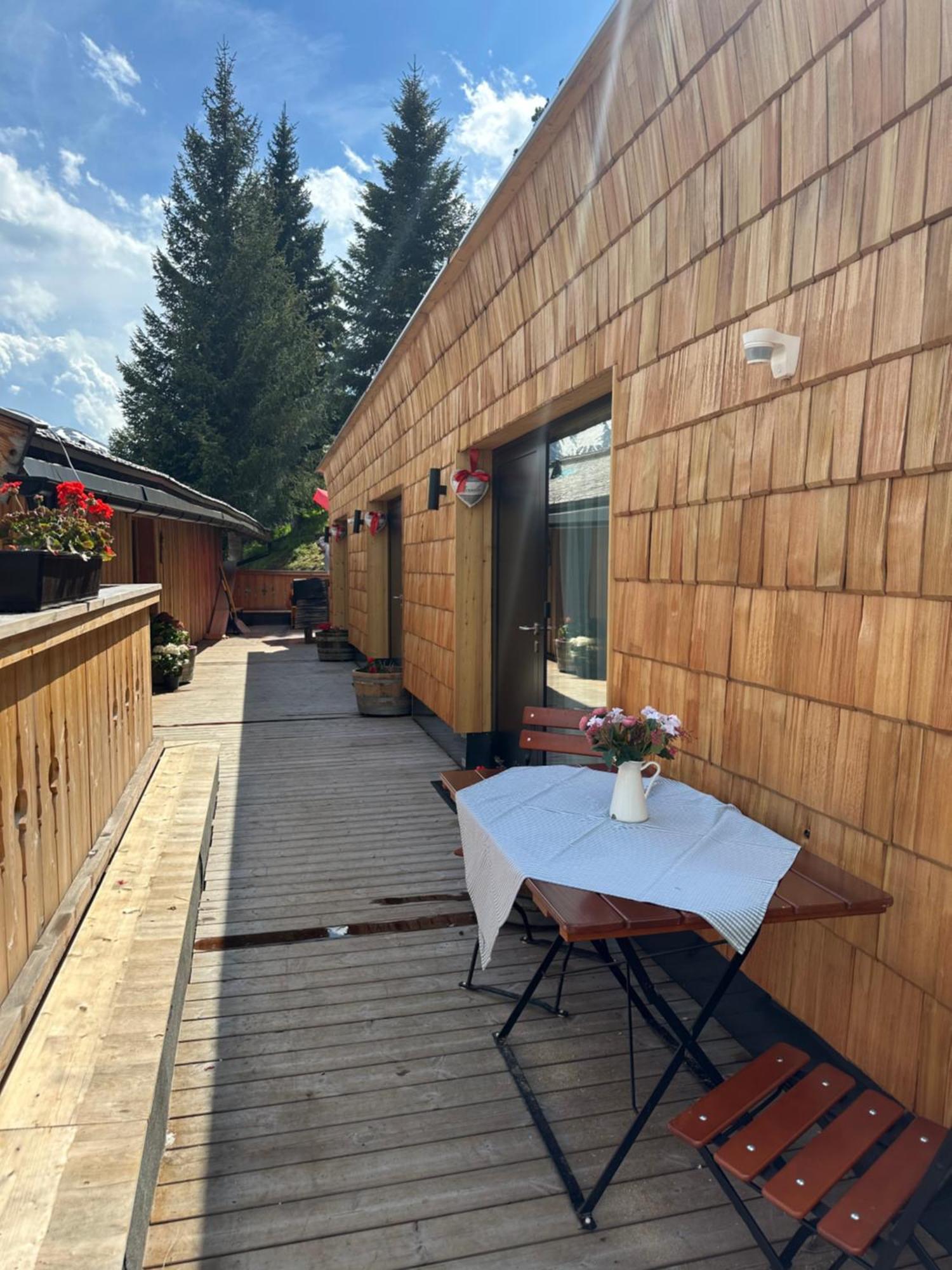 Peer Alm Hotel Navis Buitenkant foto